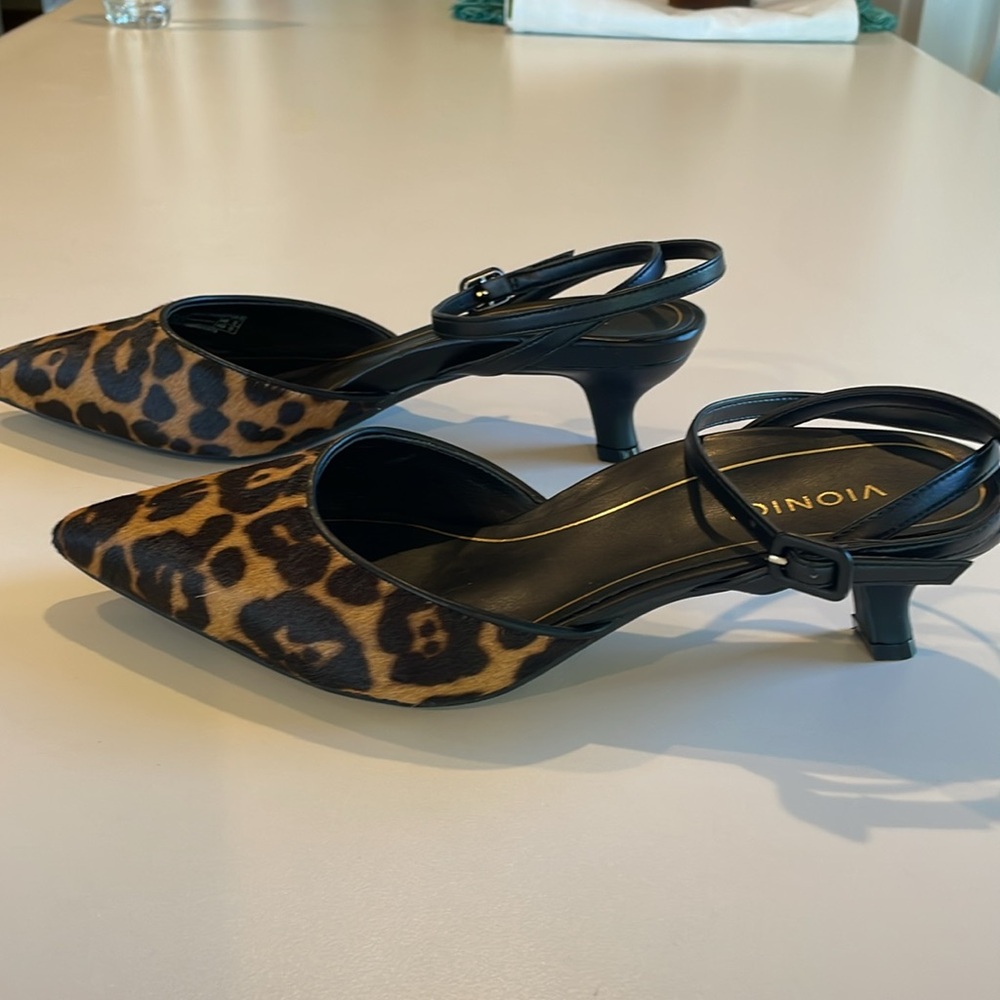 Vionic "Jacynda" animal print kitten heel sz 8.5 NEW